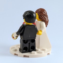 Bride & Groom Minifigure Set with Red Bouquet