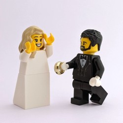 Blonde Bride, & Groom with Beard Minifigure Set with Red Bouquet