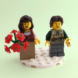 Medieval Bride & Groom Minifigure Set with Red Bouquet
